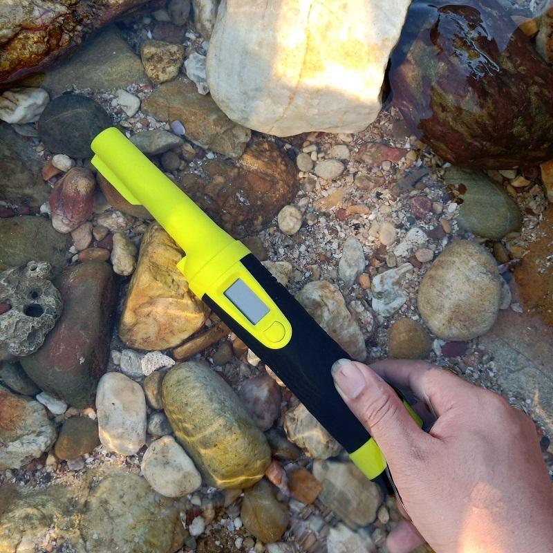 Waterproof Handheld Metal Detector with Lcd Display - Fluorescent Green